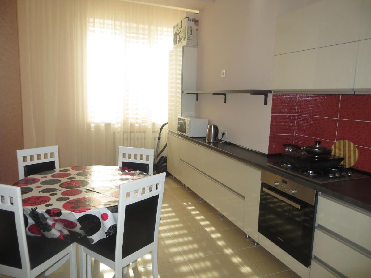 Yellow Apartment In The Center Of Μπισκέκ Εξωτερικό φωτογραφία